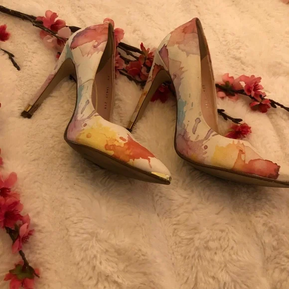 Shoes - Picture 2 of 5